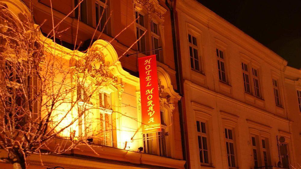 Hotel Morava Зноймо Экстерьер фото
